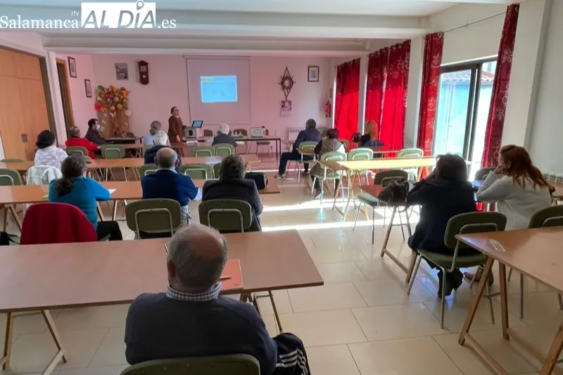 Cantalpino acogía una sesiòn formativa sobre tramites administrativos y nuevas tecnologías 