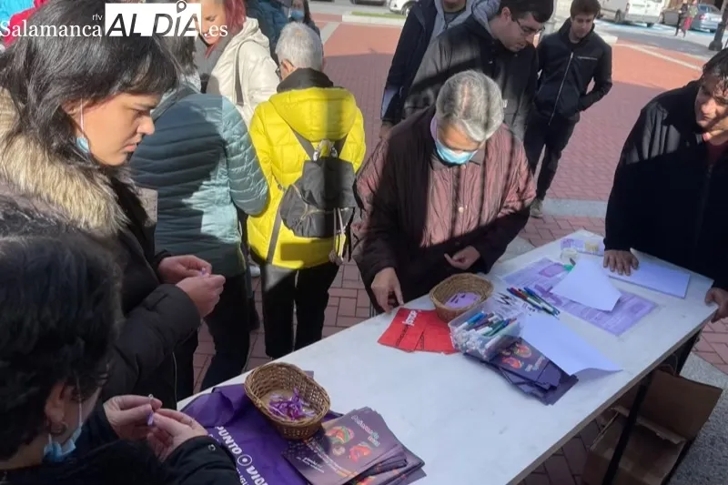 La Plaza de España acogía la lectura del manifiesto del 25N