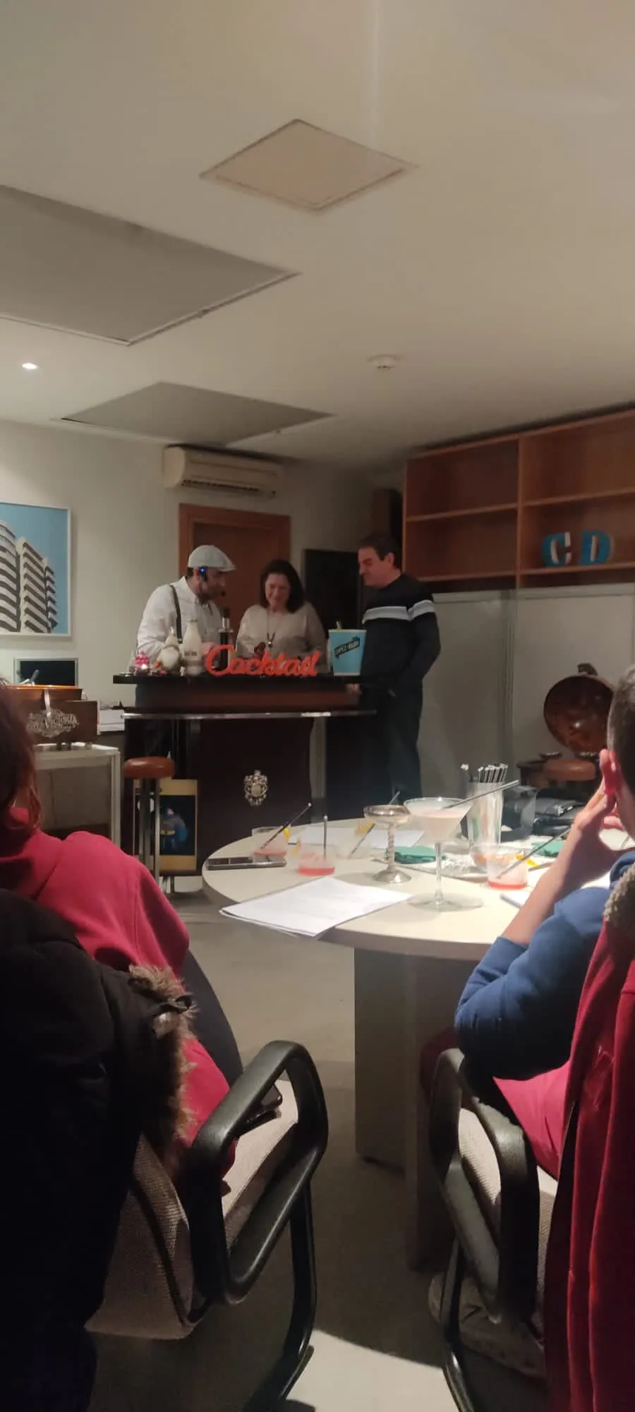 Teo Marcos ofrece un taller de coctelería navideña en el CDS