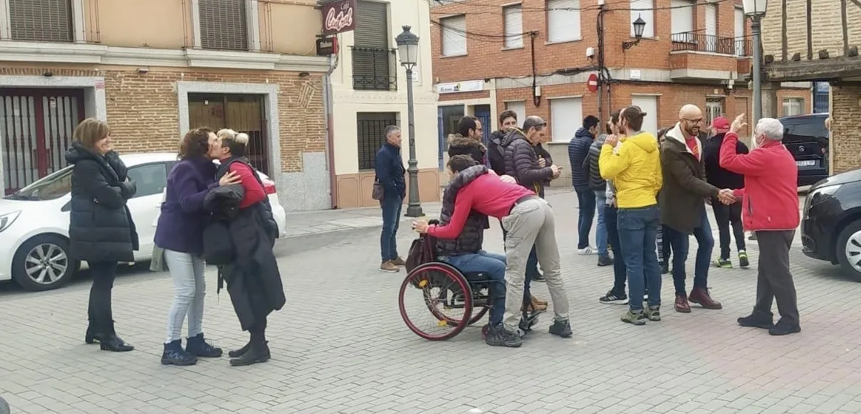 Foto 3 - El Centro Cultural Santa Ana se llena de vecinos para dar una bienvenida mas reposada a los integrantes del Movimiento Ultreya 