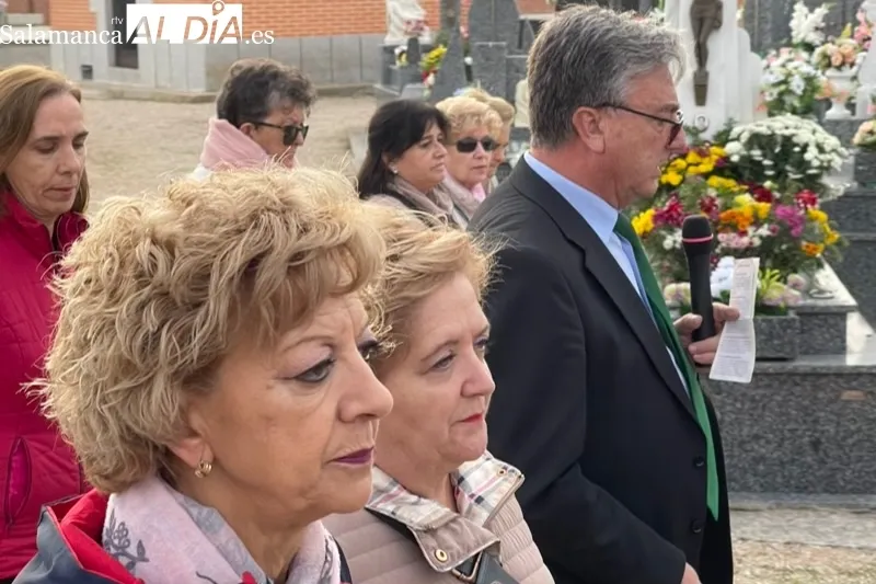 El cementerio de Peñaranda acogía la procesión de los fieles difuntos 