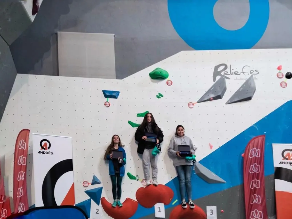 Vega Sánchez se alza como subcampeona de la I Copa Castilla y Leòn de Escalada