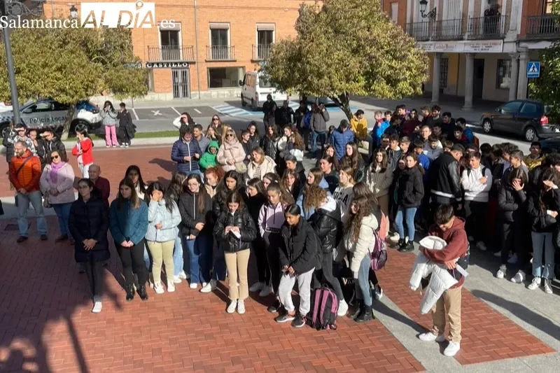 La Plaza de España acogía la lectura del manifiesto del 25N