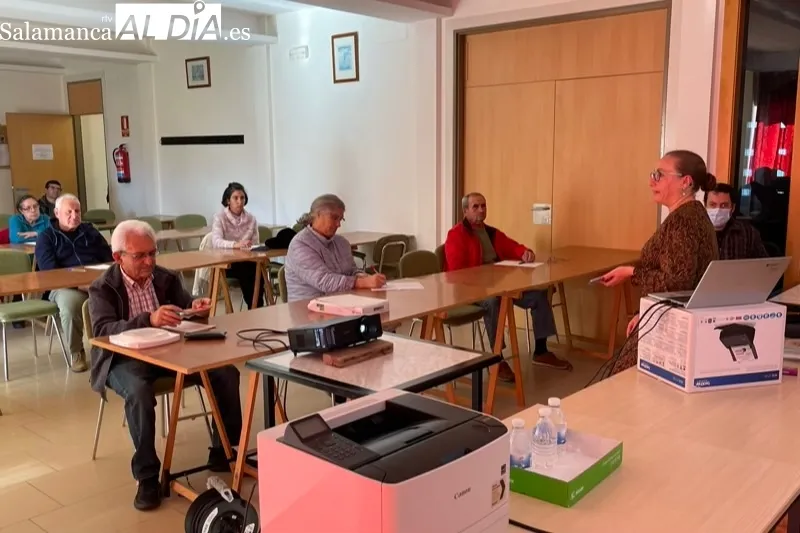 Cantalpino acogía una sesiòn formativa sobre tramites administrativos y nuevas tecnologías 
