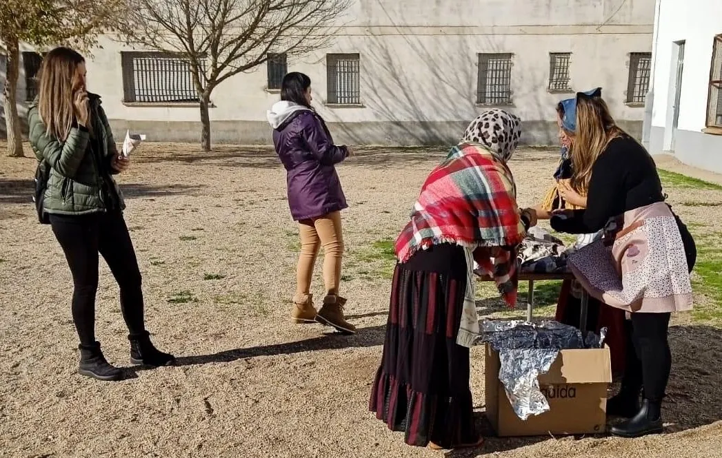 El colegio Miguel de Unamuno organizaba su tradicional Castañada organizada por las madres y padres de la Ampa