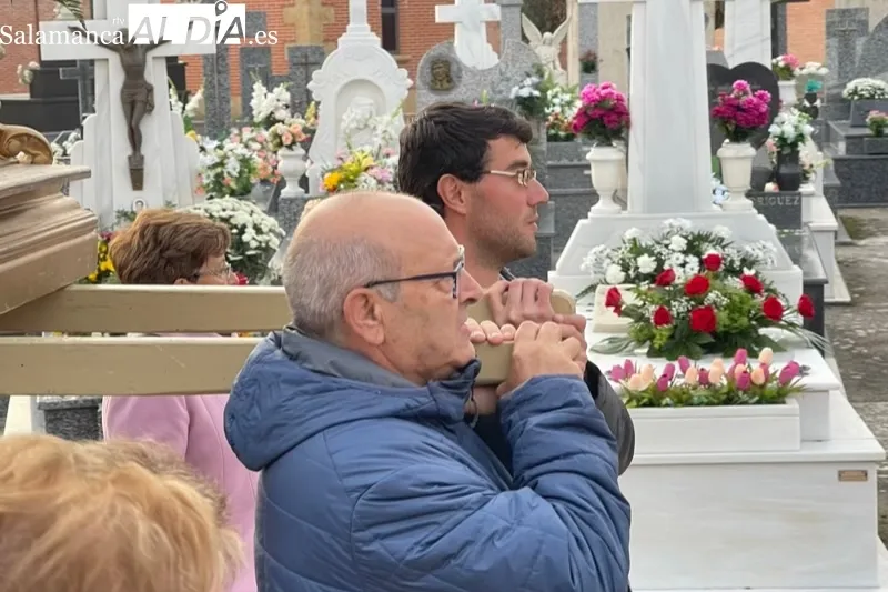 El cementerio de Peñaranda acogía la procesión de los fieles difuntos 