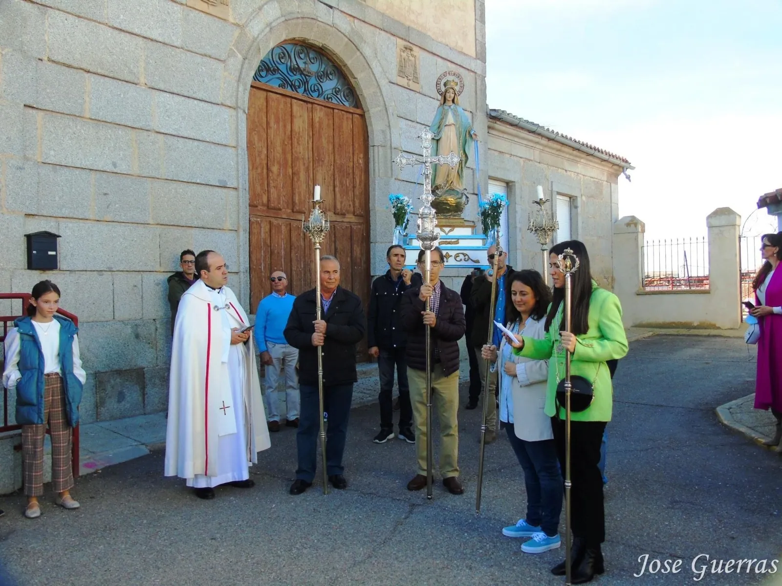La Virgen Milagrosa volvía a procesionar por las calles de Macotera