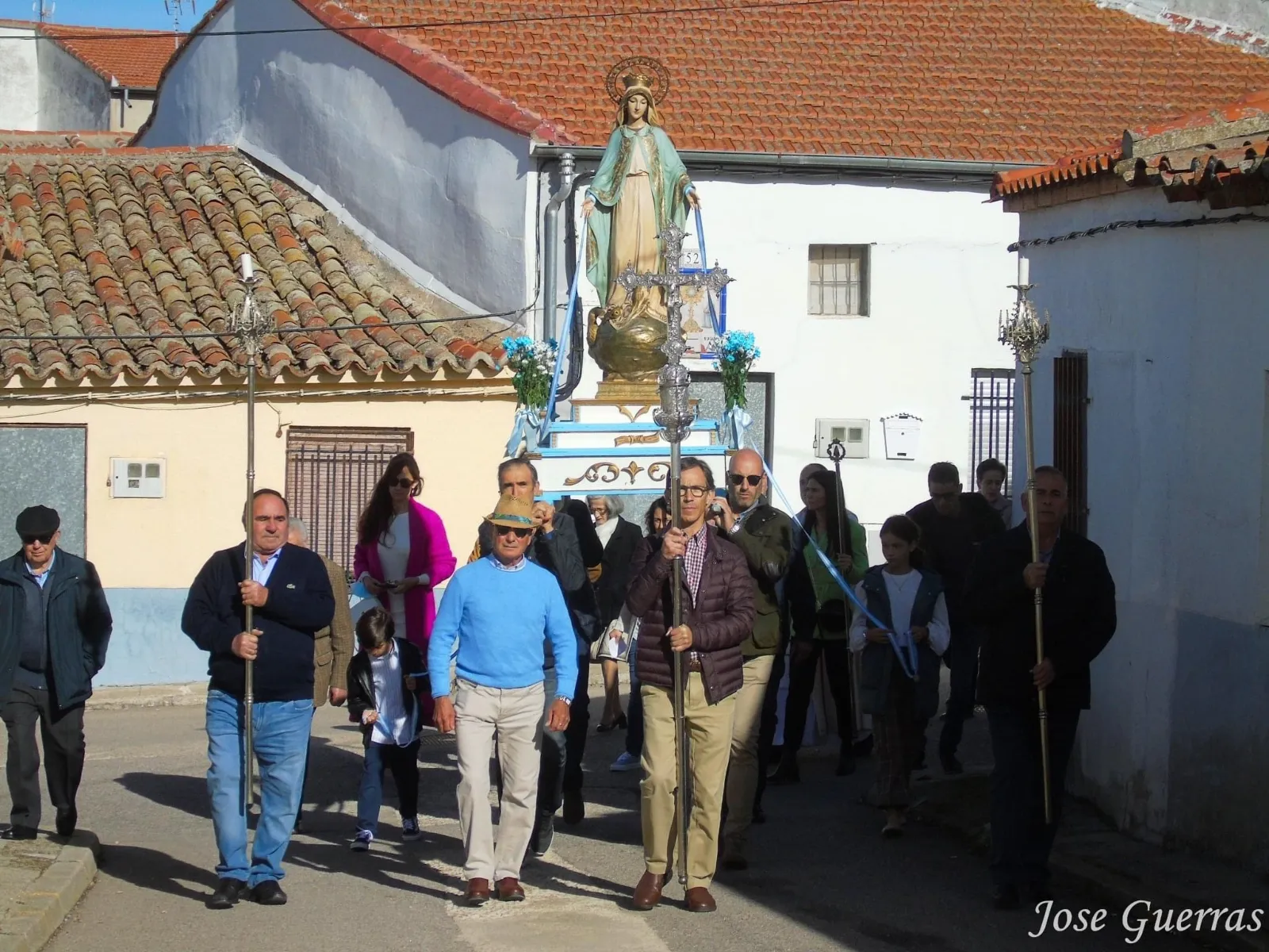 La Virgen Milagrosa volvía a procesionar por las calles de Macotera