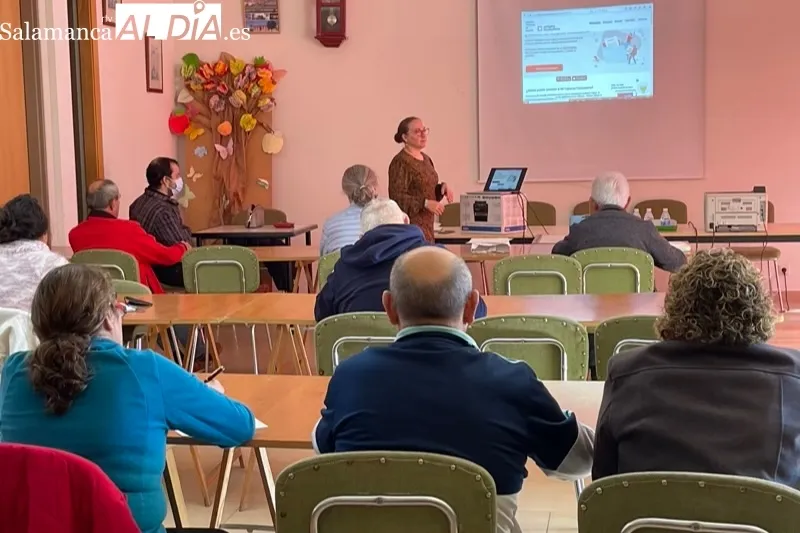 Cantalpino acogía una sesiòn formativa sobre tramites administrativos y nuevas tecnologías 