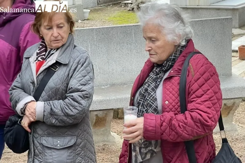El cementerio de Peñaranda acogía la procesión de los fieles difuntos 