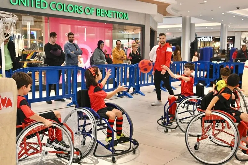'El deporte somos todos', con la Fundación Aviva y el Centro Comercial El Tormes. 