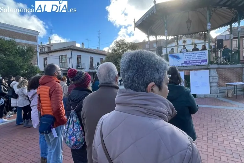 La Plaza de España acogía la lectura del manifiesto del 25N