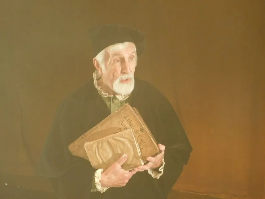 El Teatro Calderón acogía la obra ‘Amicus Nebrija’