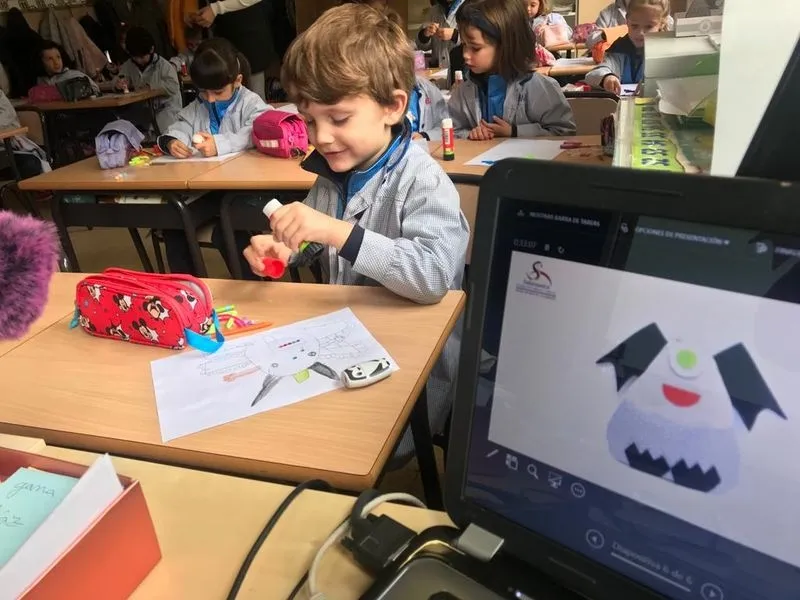 Foto 3 - 'En busca del tesoro: los valores', en el Colegio San Juan Bosco 
