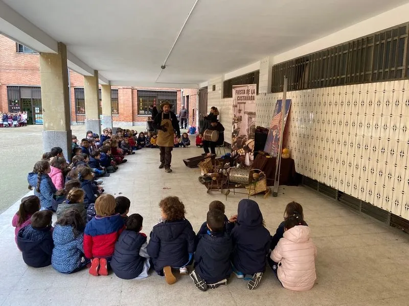 Fiesta del otoño con castañada en el Colegio San Juan Bosco. 