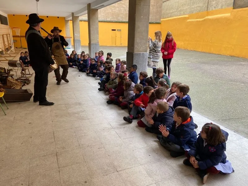 Fiesta del otoño con castañada en el Colegio San Juan Bosco. 