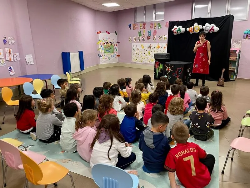 Foto 2 - Los ni&ntilde;os, protagonistas del D&iacute;a de la Infancia en Guijuelo