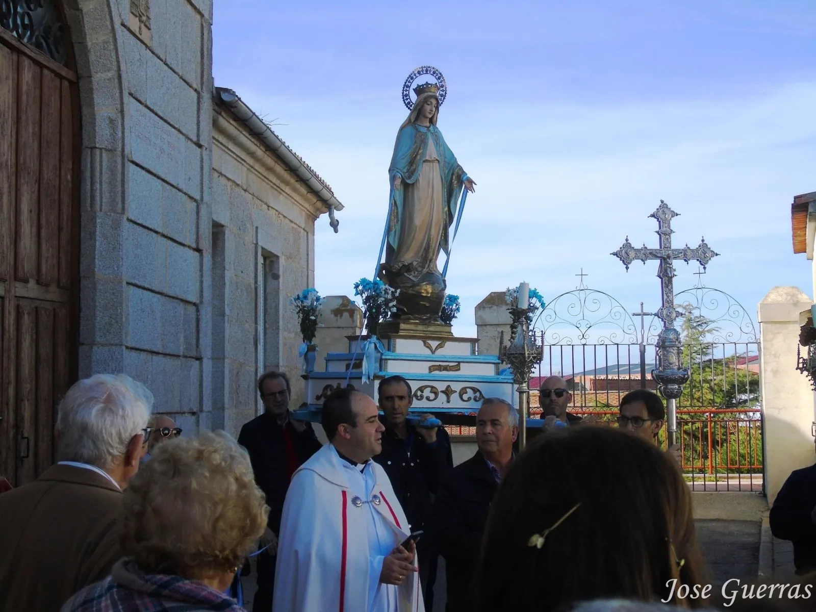 La Virgen Milagrosa volvía a procesionar por las calles de Macotera