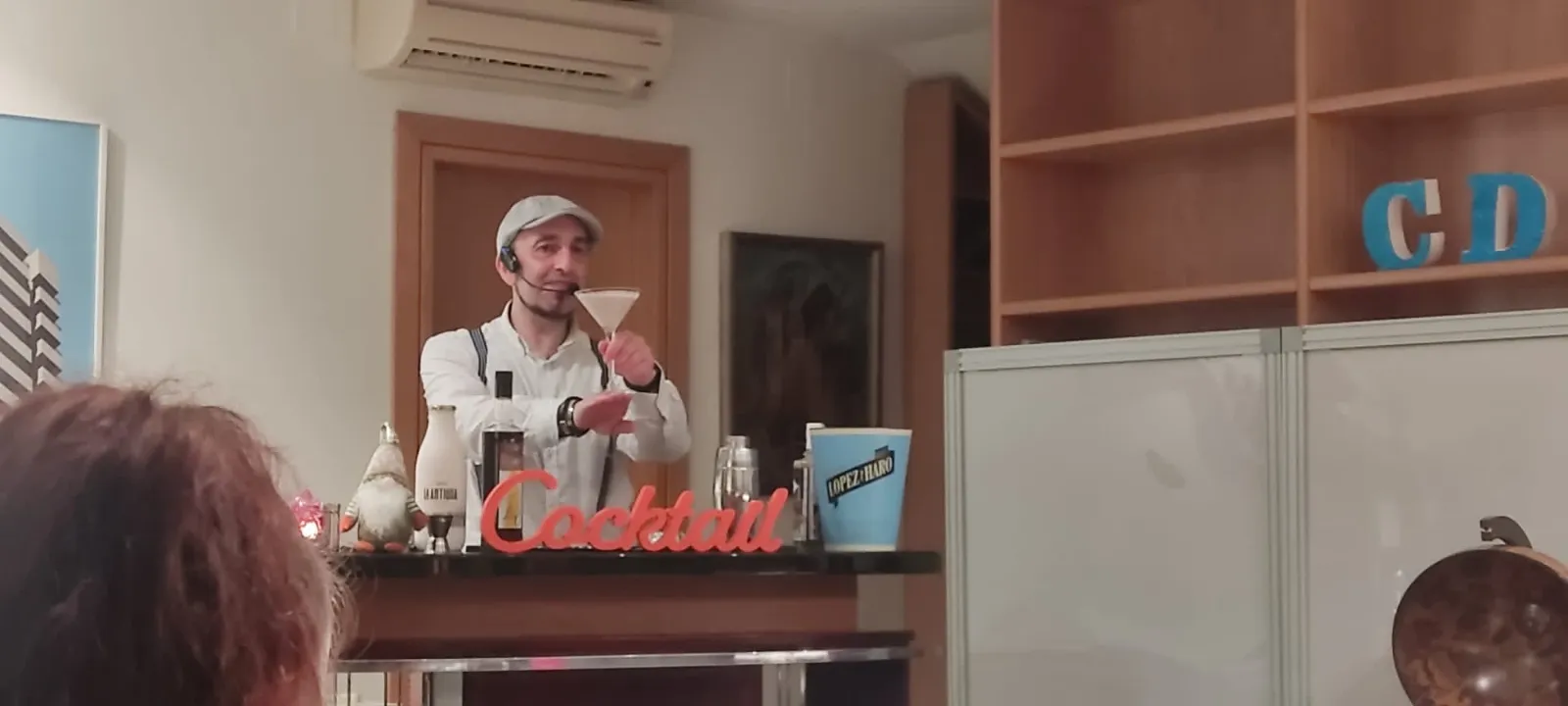 Teo Marcos ofrece un taller de coctelería navideña en el CDS