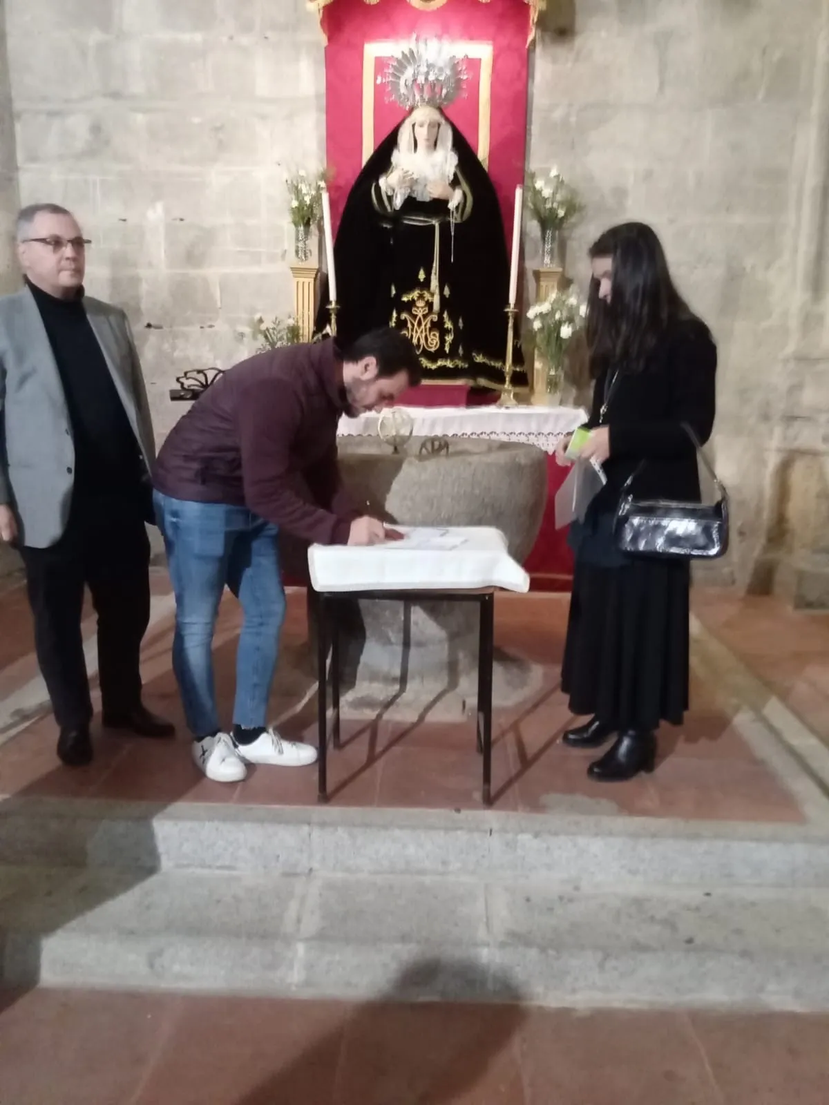 La Cofradía Nuestra Señora de la Esperanza ha firmado un acuerdo con la Banda de Música se Almorox