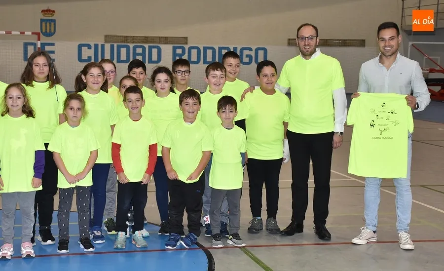 Foto 10 - Unos 40 chavales asisten esta temporada a la Escuela Municipal de Atletismo