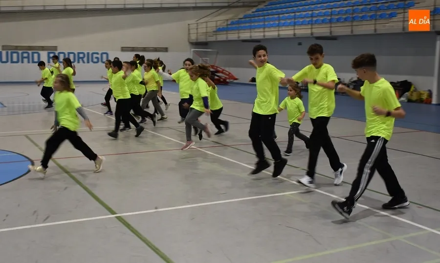 Foto 6 - Unos 40 chavales asisten esta temporada a la Escuela Municipal de Atletismo