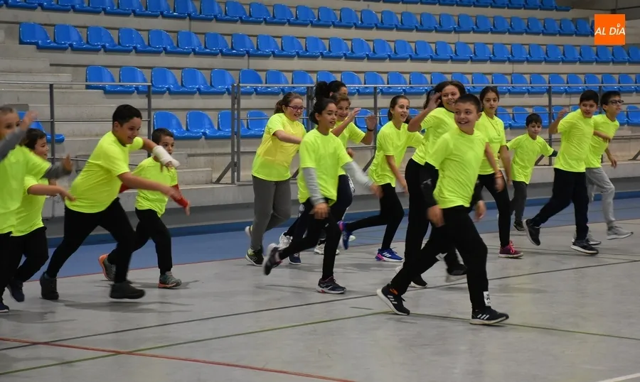 Foto 5 - Unos 40 chavales asisten esta temporada a la Escuela Municipal de Atletismo