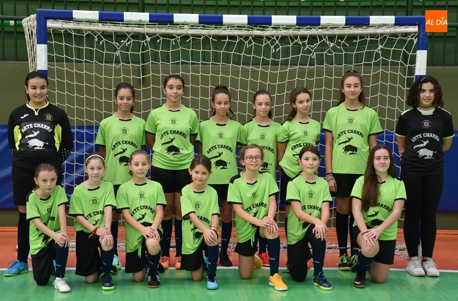 Foto 4 - Presentado oficialmente el equipo femenino del III Columnas