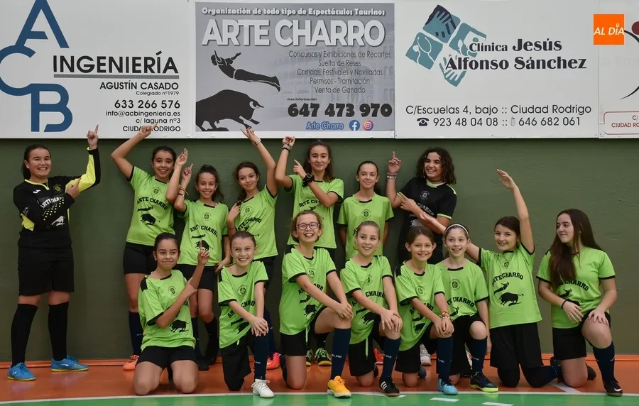 Foto 3 - Presentado oficialmente el equipo femenino del III Columnas