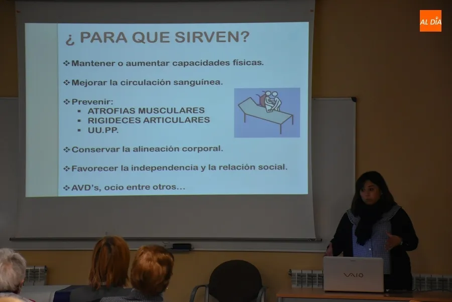 Foto 4 - Beatriz Cordob&eacute;s imparte una sesi&oacute;n sobre las movilizaciones de enfermos de Alzheimer