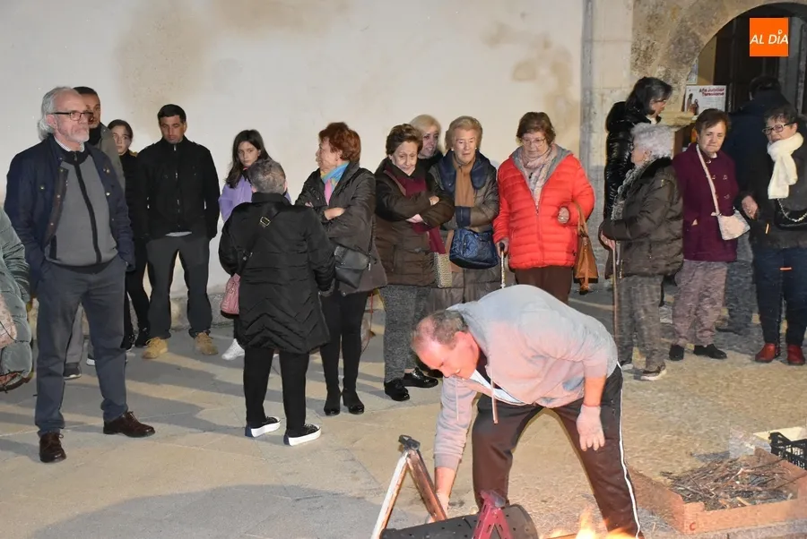 Foto 7 - San Andr&eacute;s calienta la g&eacute;lida v&iacute;spera de su Ap&oacute;stol con una casta&ntilde;ada