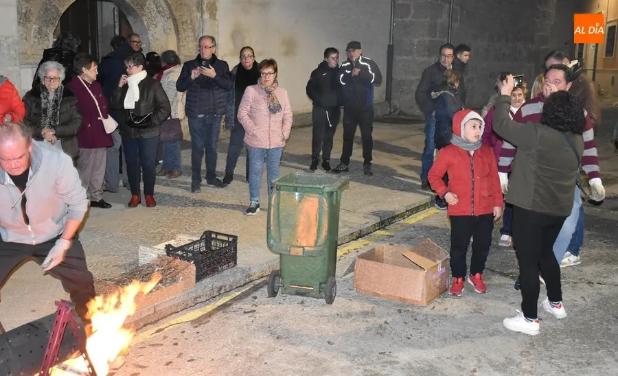 Foto 8 - San Andr&eacute;s calienta la g&eacute;lida v&iacute;spera de su Ap&oacute;stol con una casta&ntilde;ada