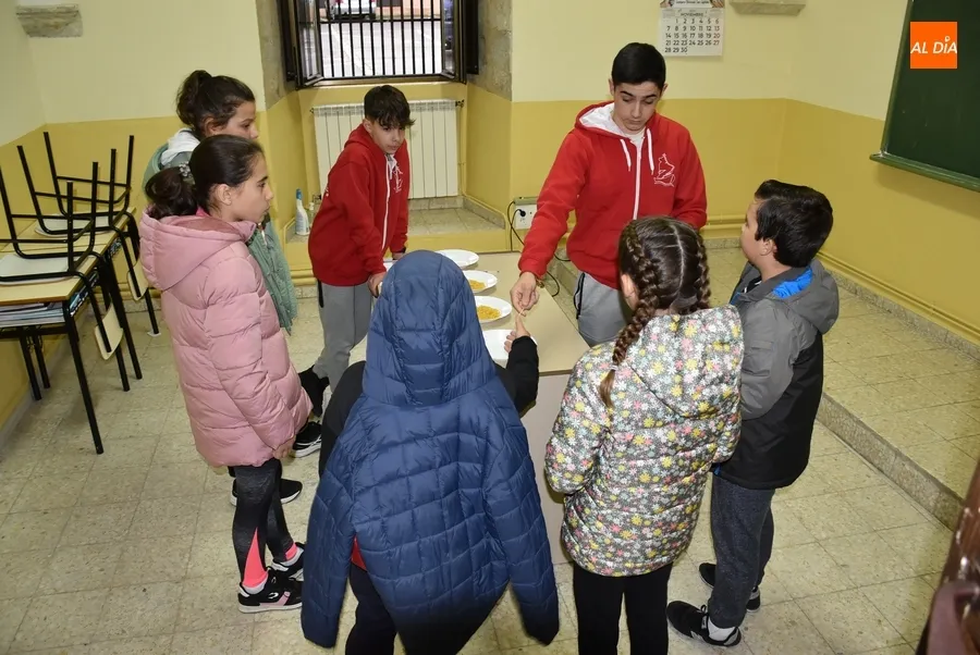 Foto 2 - Una treintena de chavales toma parte en la gymkana en honor a San Cayetano