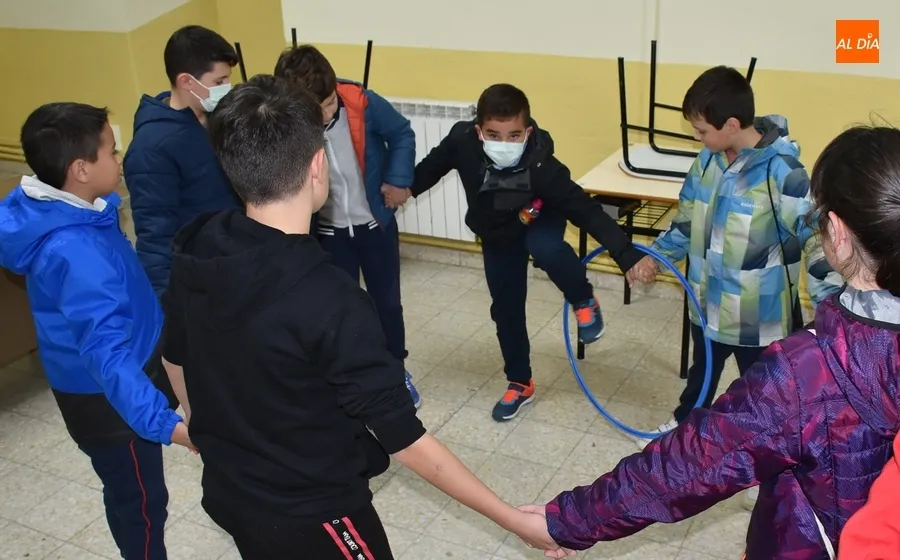 Foto 4 - Una treintena de chavales toma parte en la gymkana en honor a San Cayetano