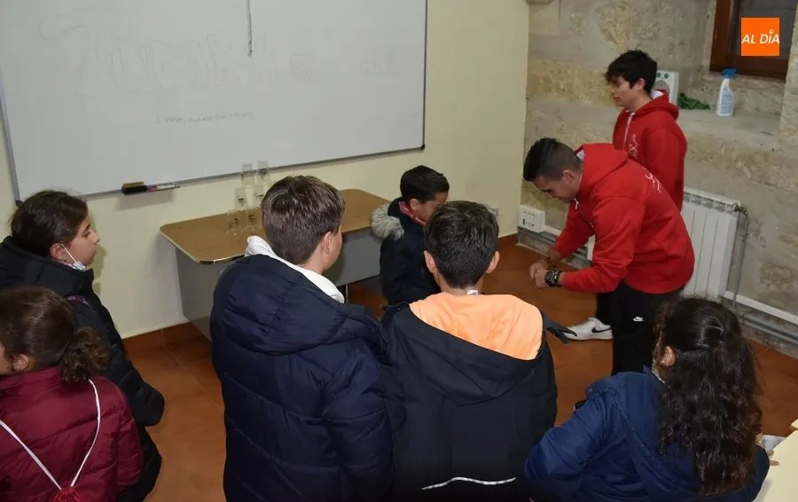 Foto 11 - Una treintena de chavales toma parte en la gymkana en honor a San Cayetano
