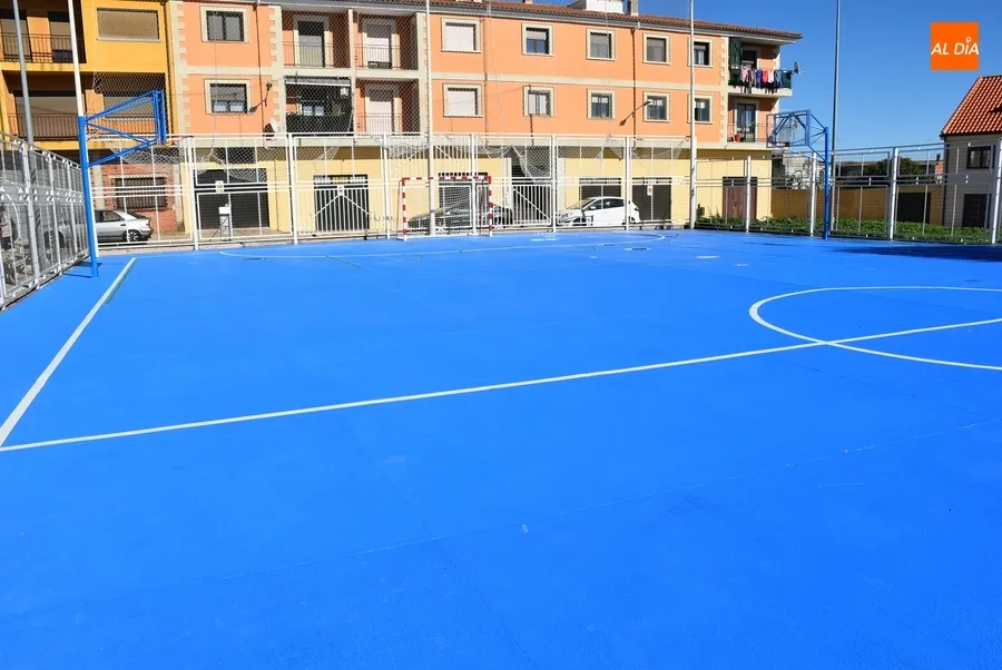 Foto 7 - La pista de Las Canteras se pasa al azul dentro del lavado de cara de la instalaci&oacute;n