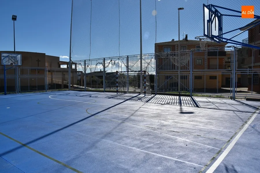 Foto 4 - La pista de Las Canteras se pasa al azul dentro del lavado de cara de la instalaci&oacute;n