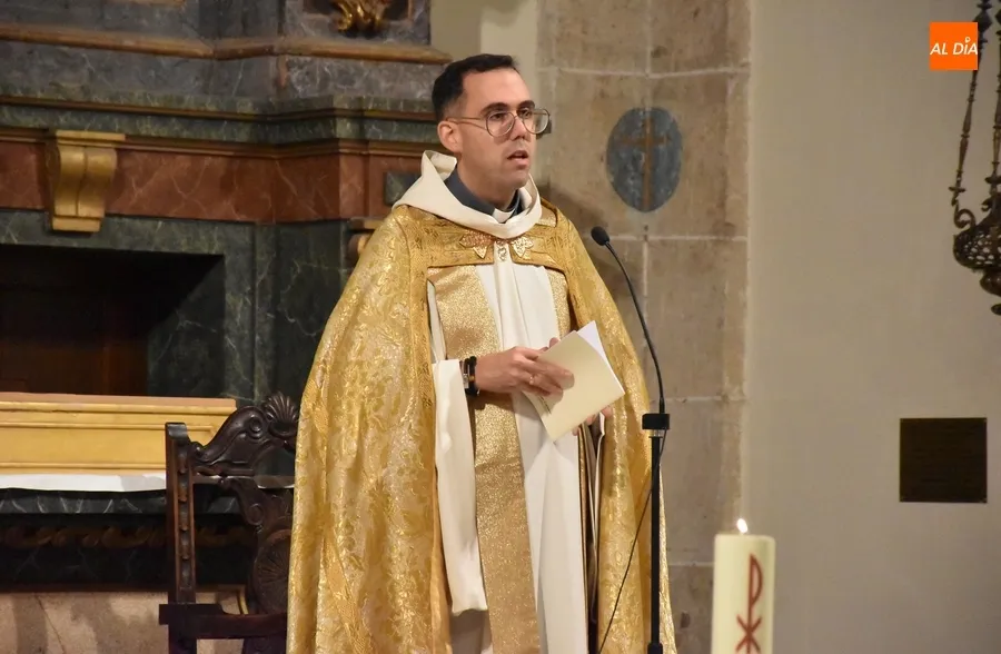 Foto 2 - El Seminario reza las v&iacute;speras con la compa&ntilde;&iacute;a del coro de la Pastoral Juvenil