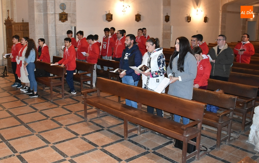 Foto 4 - El Seminario reza las vísperas con la compañía del coro de la Pastoral Juvenil