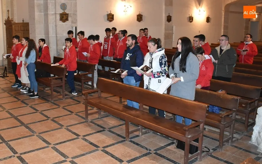 Foto 4 - El Seminario reza las v&iacute;speras con la compa&ntilde;&iacute;a del coro de la Pastoral Juvenil