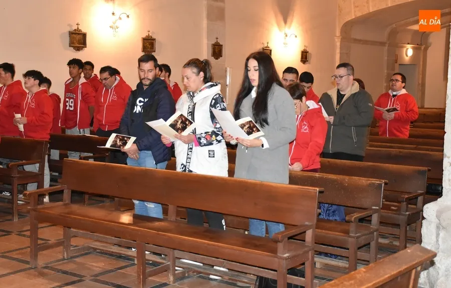 Foto 5 - El Seminario reza las v&iacute;speras con la compa&ntilde;&iacute;a del coro de la Pastoral Juvenil