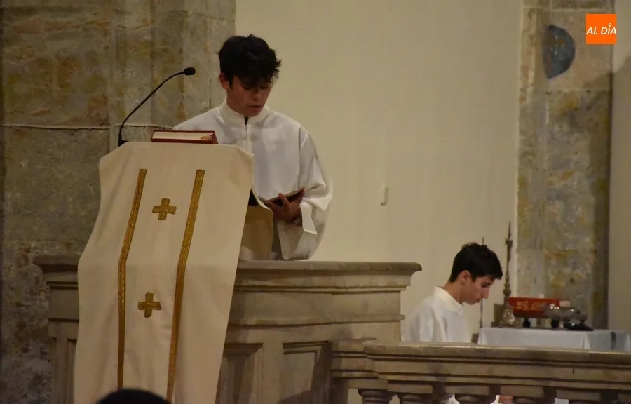 Foto 7 - El Seminario reza las v&iacute;speras con la compa&ntilde;&iacute;a del coro de la Pastoral Juvenil