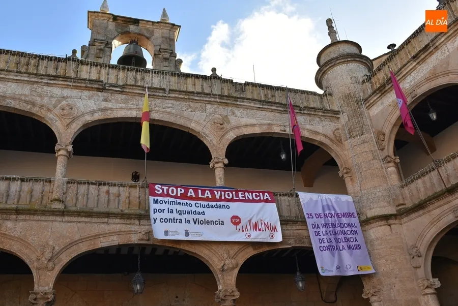 Foto 6 - El Ayuntamiento se adhiere al manifiesto de la FEMP con motivo del 25N