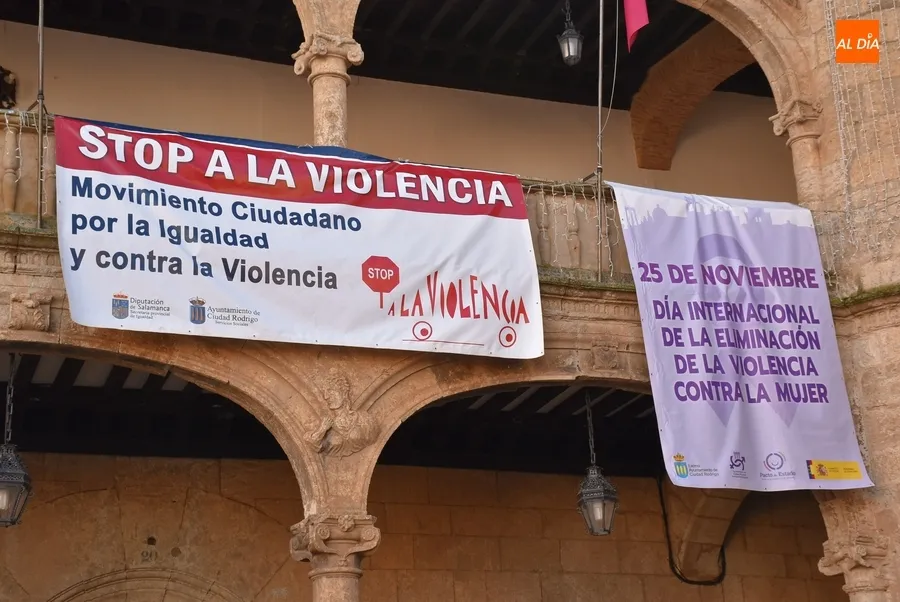 Foto 5 - El Ayuntamiento se adhiere al manifiesto de la FEMP con motivo del 25N