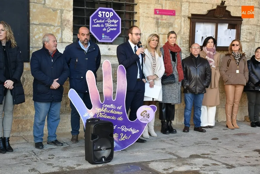 Foto 4 - El Ayuntamiento se adhiere al manifiesto de la FEMP con motivo del 25N