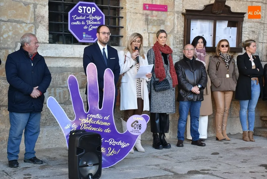 Foto 2 - El Ayuntamiento se adhiere al manifiesto de la FEMP con motivo del 25N