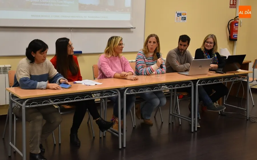 Foto 2 - Completado con una visi&oacute;n te&oacute;rica el novedoso ciclo &lsquo;Mujer rural y cine&rsquo;