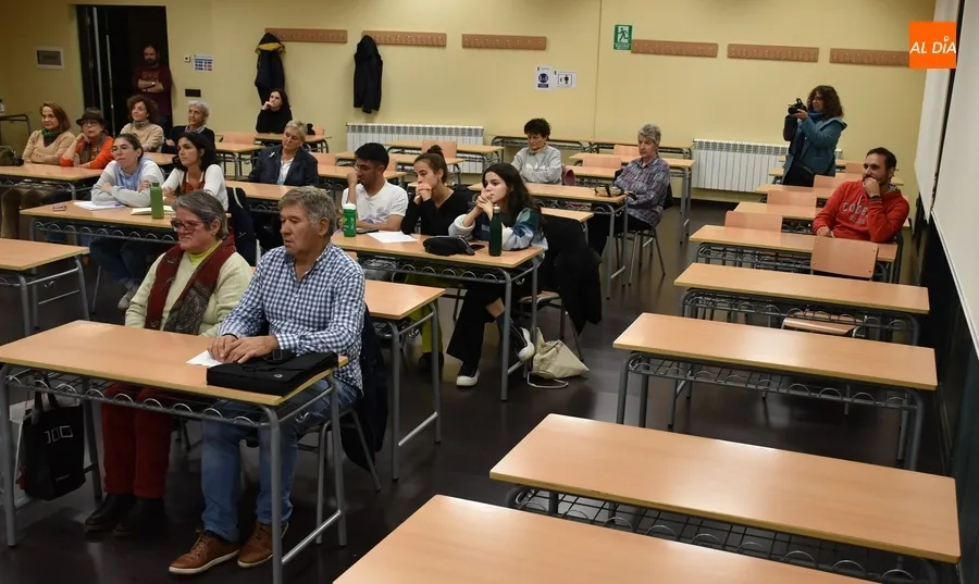 Foto 8 - Completado con una visi&oacute;n te&oacute;rica el novedoso ciclo &lsquo;Mujer rural y cine&rsquo;