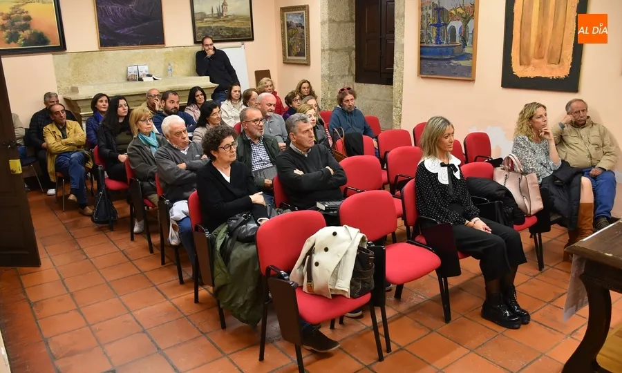Foto 2 - Luis Roso da a conocer en Mir&oacute;briga su libro sobre el crimen de Malladas de Moraleja