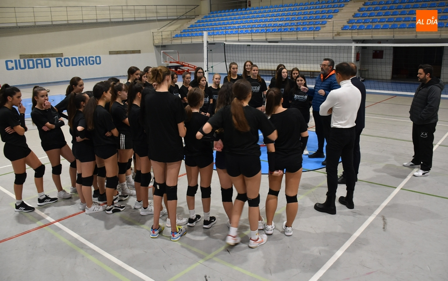 Foto 2 - 42 chicas copan la Escuela de Voleibol de Ciudad Rodrigo
